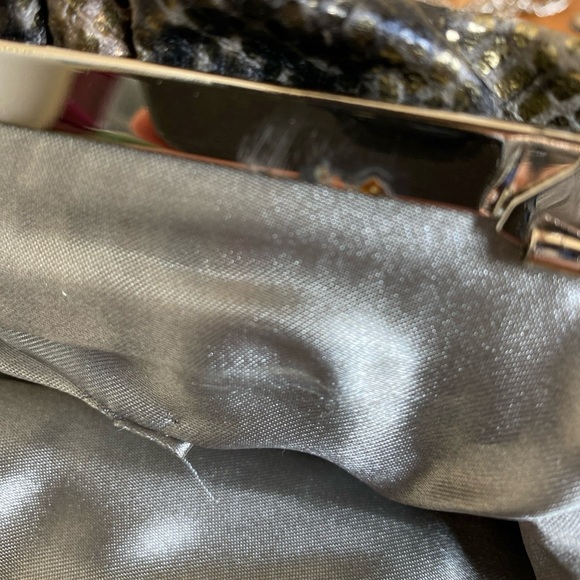 🔶Metallic Python Print Clutch Purse With Silver Tone Chain Strap - Picture 5 of 6